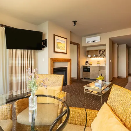 The Lodge At Columbia Point-3